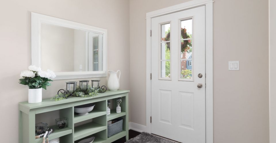 uk-home-improvement_How-To-Choose-A-Console-Table-for-a-Small-Hallway-960x500-c-center-1.jpg-1