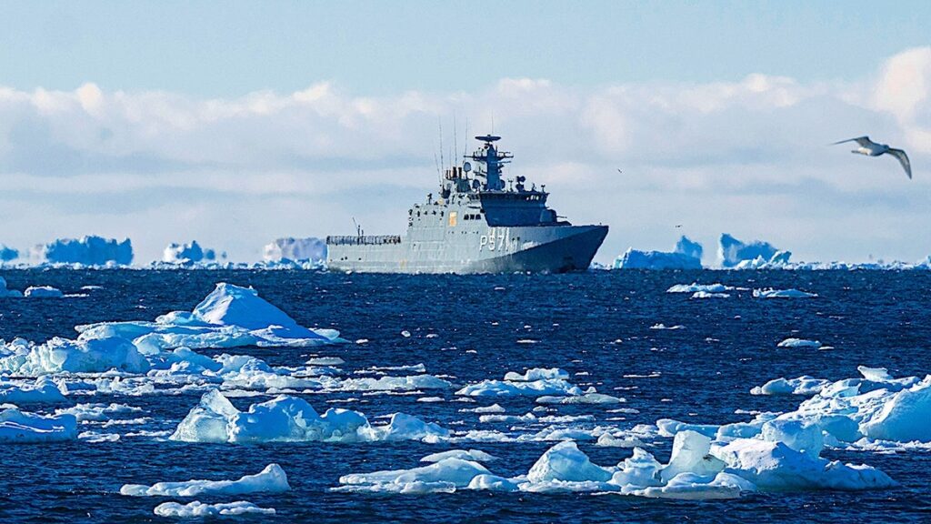 greenland-navy-patrol-3.jpg-3