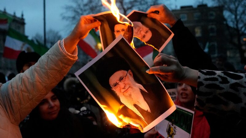 iran-protests-burn-pictures-3.jpg-3
