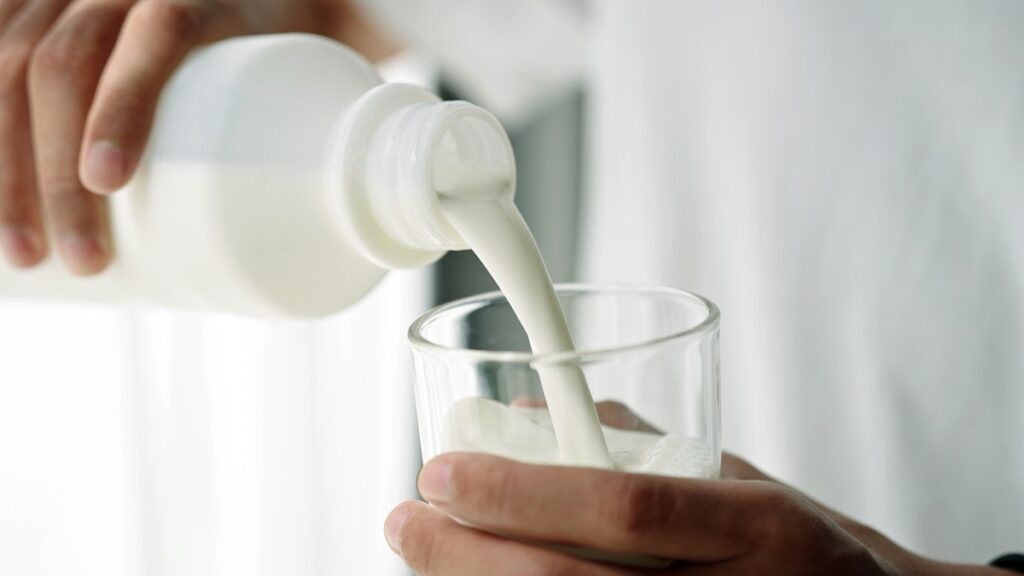 pouring-milk-into-glass-3.jpg-3