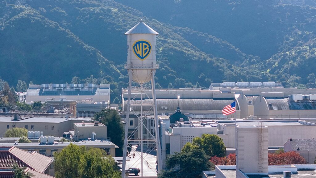 the-warner-bros-studio-logo-los-angeles-3.jpg-3